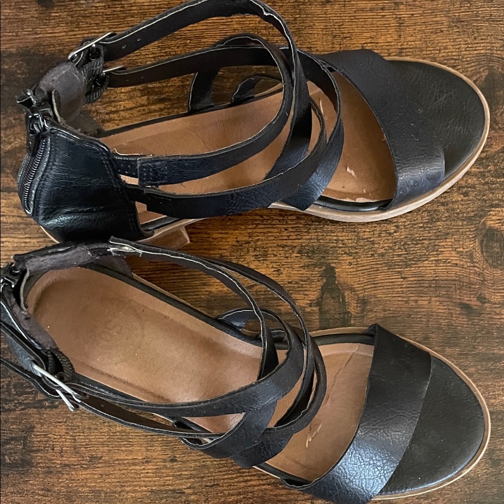 SO Black Strappy Gladiator Sandals